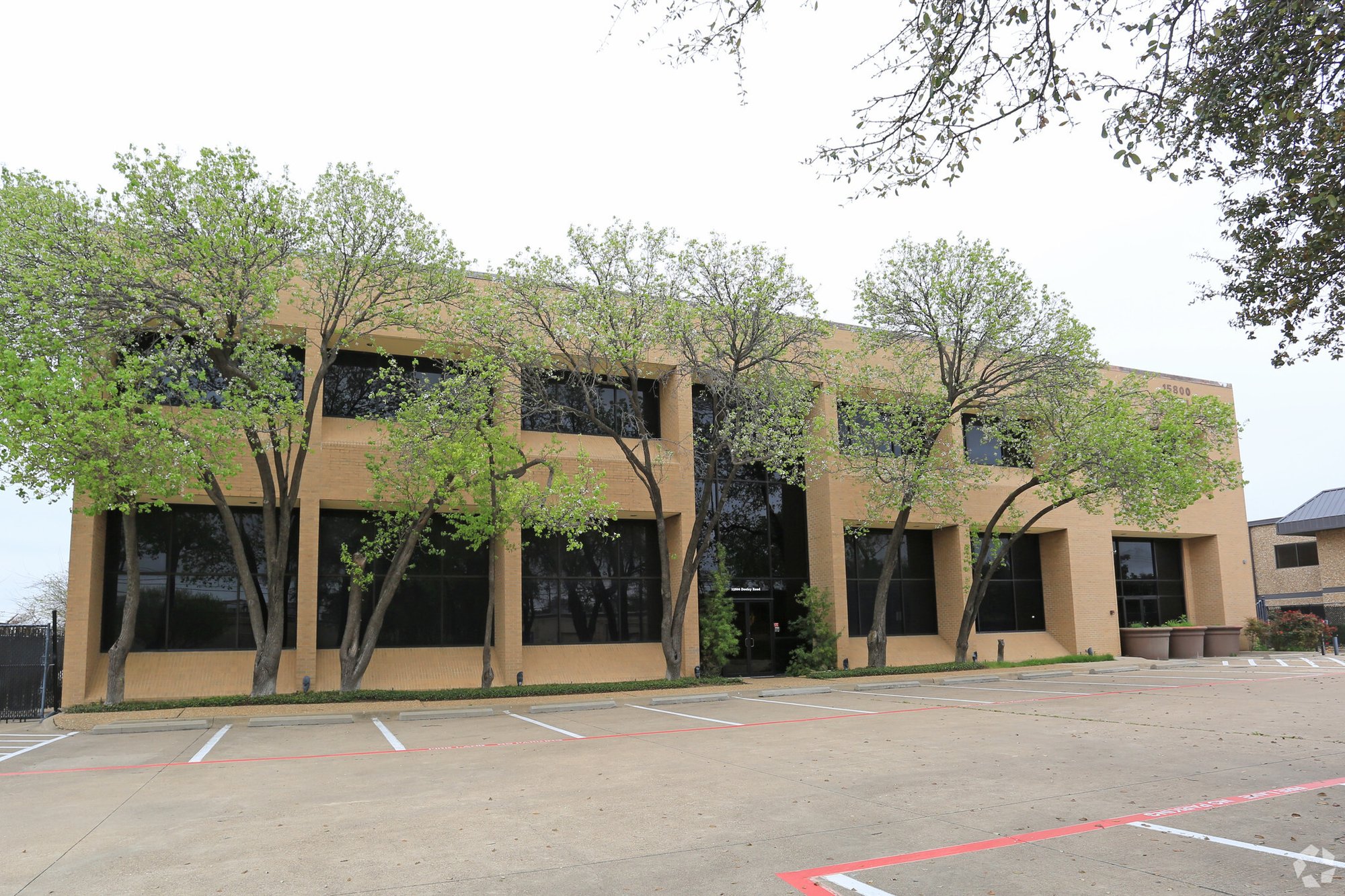 15800 Dooley Rd Addison TX building